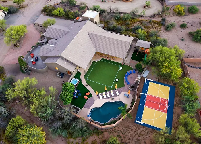 Suncrest Retreat - Pool Pickleball Theater Holiday home *