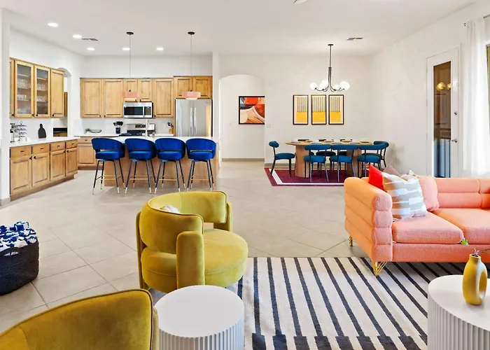 Suncrest Retreat - Pool Pickleball Theater Holiday home