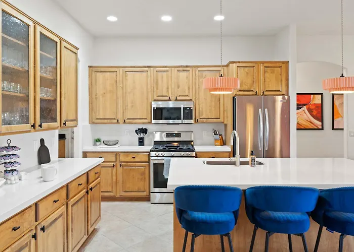 Suncrest Retreat - Pool Pickleball Theater Holiday home Scottsdale