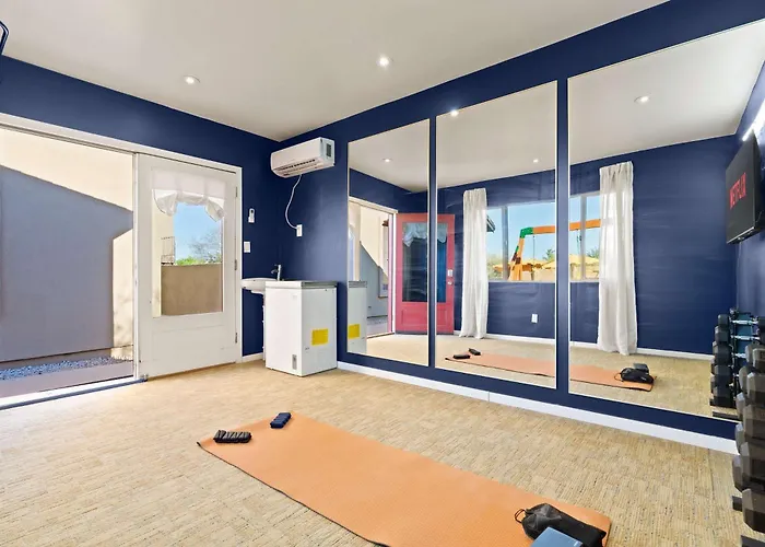 Suncrest Retreat - Pool Pickleball Theater Holiday home Scottsdale
