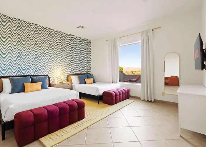 Suncrest Retreat - Pool Pickleball Theater Holiday home Scottsdale