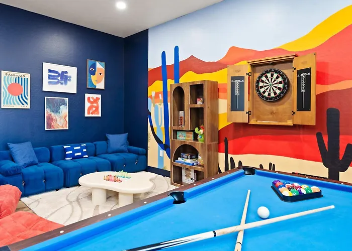 Suncrest Retreat - Pool Pickleball Theater Holiday home *