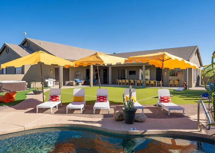 Suncrest Retreat - Pool Pickleball Theater Holiday home