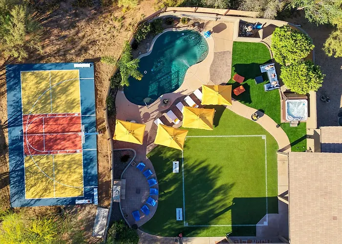Suncrest Retreat - Pool Pickleball Theater Holiday home *